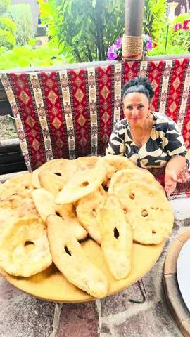 БОКОН ИЗ ТАНДЫРА ОТ АРУСИ КАВКАЗ! ТРАДИЦИОННЫЙ ХЛЕБ. Пеку боконы в тандыре! 🤗 #арусякавказ #мукаотаруси #хлеботаруси  #боконотаруси #бокон                        