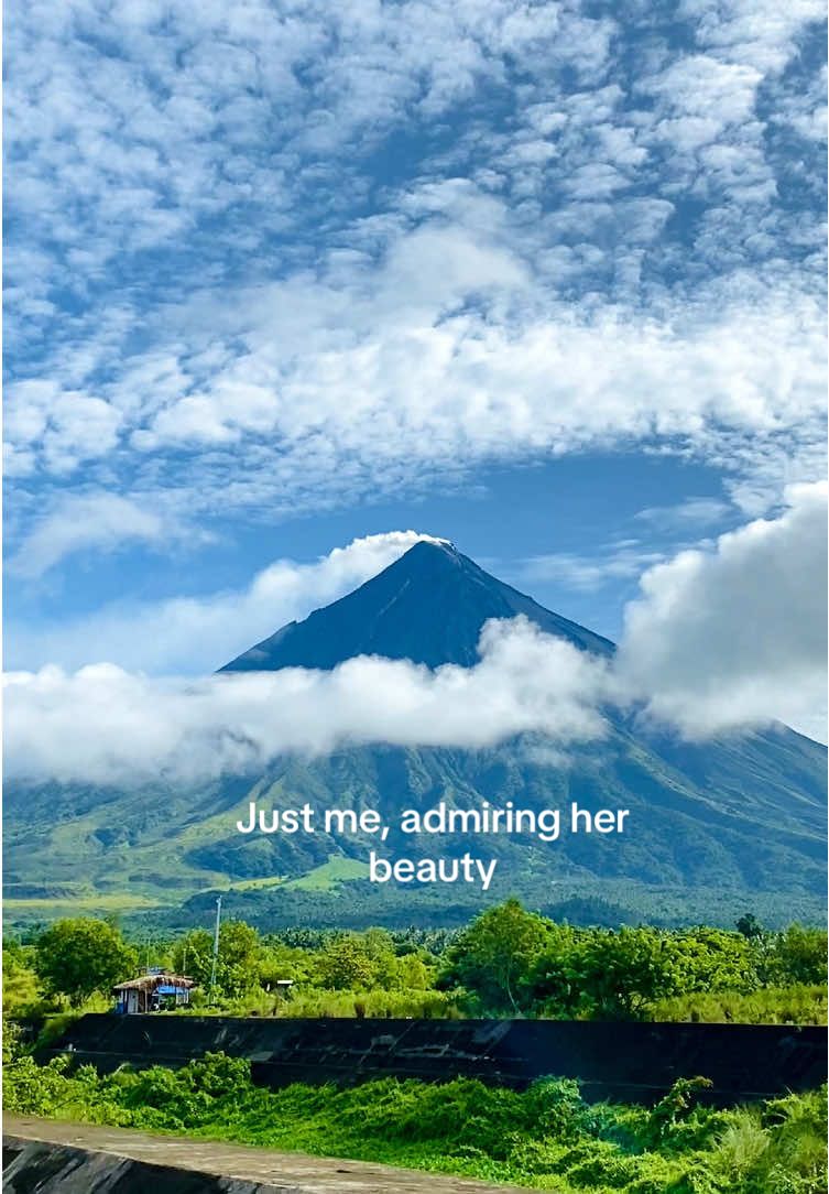 Pov: you’re from albay and here’s your everyday view🌋 #mayonvolcano #mayon #majesticmayonvolcano #albay #bicol #bicolana 