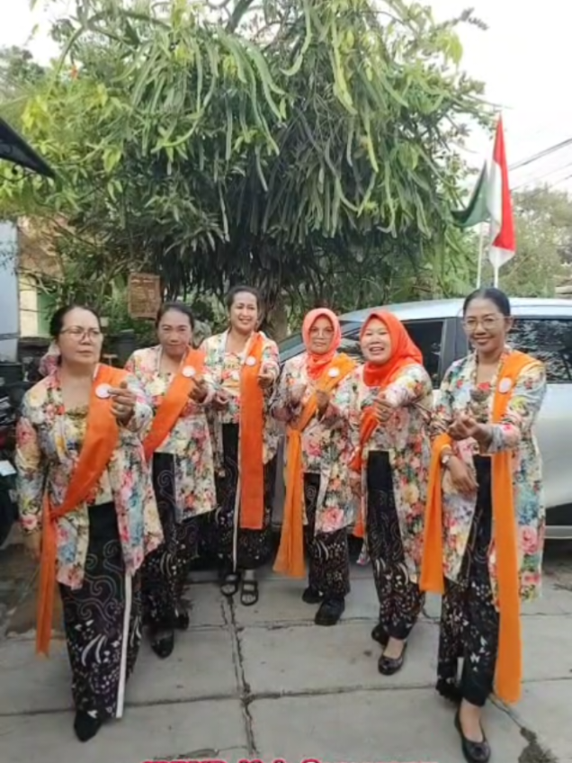 Bahagia dan Berkebaya #komunitaswanitaberkebayakabsemarang #komunitaswanitaberkebayaambarawa #kebayakutubaru #ambarawa #kebayaindonesia 