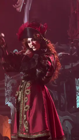 chappell roan in her first pirate fit of the night !! for super graphic ultra modern girl tour / concert opener forest hills nyc n1 9/20 #visionsofdamselsandotherdangerousthings #hottogo #chappellroan #pinkponyclub #barricade my video please credit :p 
