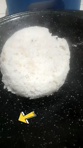 #nasi_dikukus lalu angkat tambahkan bumbu dan obat gendar yang di ambil airnya tambahkan sagu /kanji/tapioka aduk2. kemudian kukus lagi>>>>>> 15 mnit angkat >>>>> tumbuk