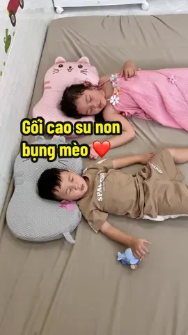 Từ ngày có cái gối Cao Su Non Bụng Mèo con ngủ ngon hơn hẳn 😘 #goi #goichobe #goicaosunon #giadinhdauoi #mebimsua  @Gia Đình Dâu Ổi 🏡  @Gia Đình Dâu Ổi 🏡  @Gia Đình Dâu Ổi 🏡 