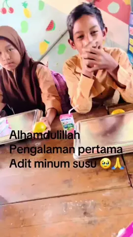 Segelas susu di sekolah, mungkin untuk sebagian orang hal kecil, tapi buatnya ini berarti besar.  Hari ini, untuk pertama kalinya merasakan susu gratis dari Program Makan Bergizi Gratis. Tidak semua anak bisa merasakan hal sederhana seperti ini. Semoga hari esok lebih baik. 🩵 - #BadanGiziNasional #MakanBergiziGratis