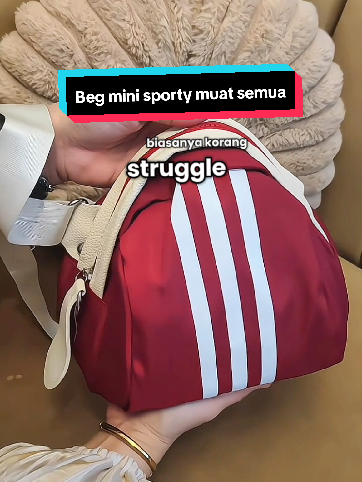 Beg mini sporty untuk ladies, muat semua essentials, selesa & praktikal. Sesuai untuk jalan-jalan, gym & travel ringan! #BegSporty #BegMiniComel #BegWanita # #begsukan 