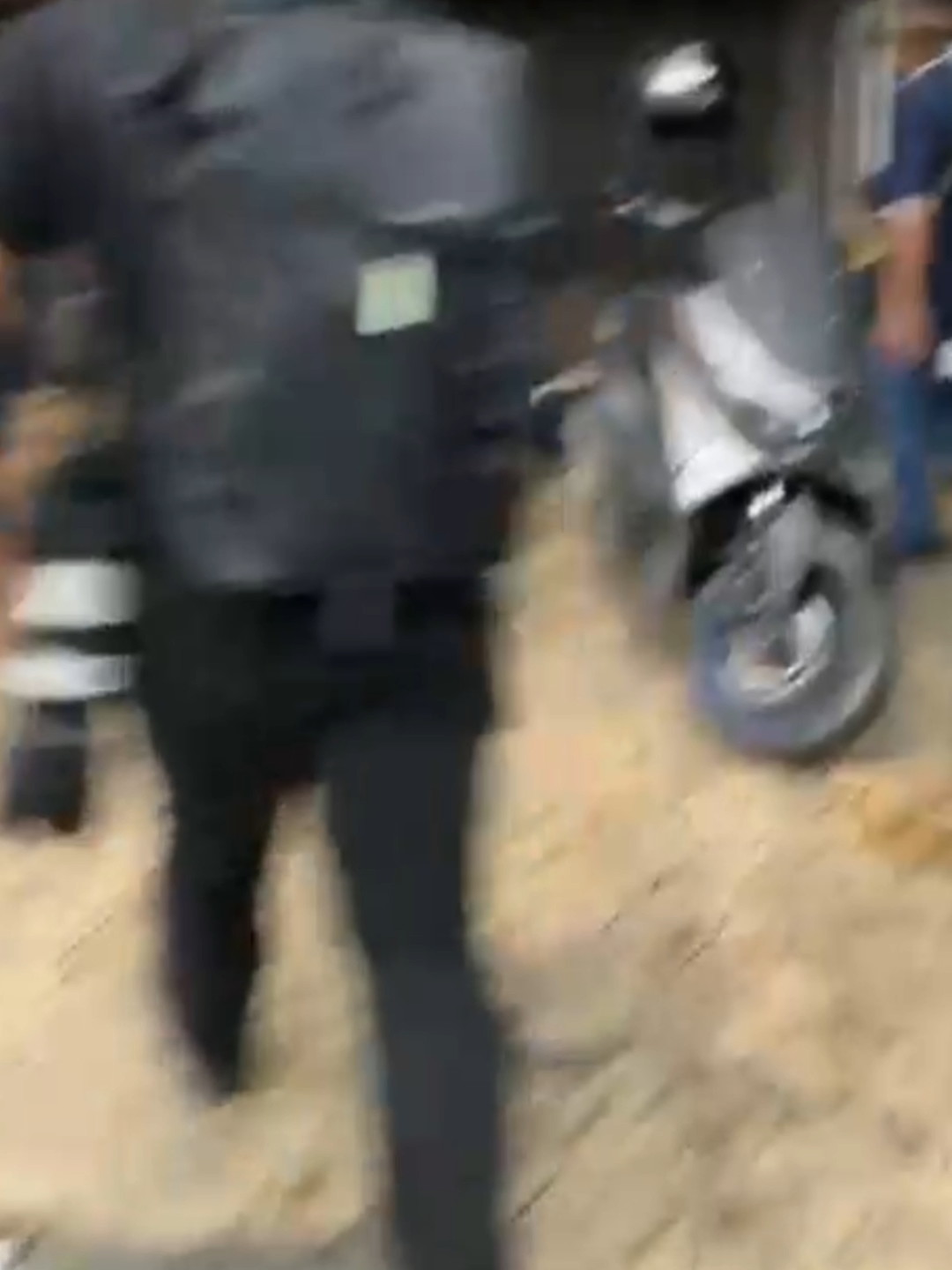 MGA KABATAANG SANGKOT SA PANUNUNOG, TIMBOG! Pinadapa ang grupo ng kabataang sangkot sa panununog ng container van at pambabato sa rally sa Maynila nitong Setyembre 21, 2025. #AbanteNews #rally #managotangsangkot