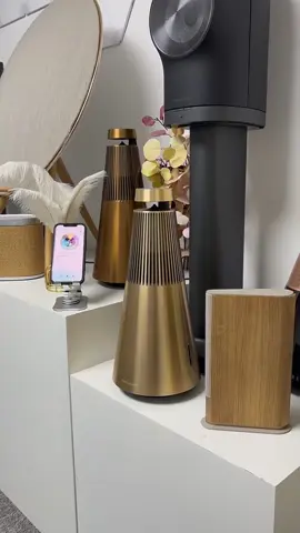 ✨Bang & Olufsen Beosound 2 Gen 3 Gold Tone New fullbox đẹp keng —Inbox ngay để có giá tốt nhất ạ —————————————    Sài Thành Audio ▪️Địa chỉ Shop:  5/101/6 Nơ Trang Long Phường 7 Quận Bình Thạnh TPHCM  👁️‍🗨️Liên hệ:  0355.37.6780 - 0377.000.789  #Saithanhaudio #Sàithànhaudio #Audio