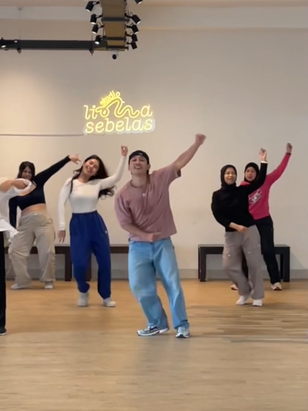 irreplacable - @beyonce  coach: stefan @radiantdancesociety  #dance #dancing