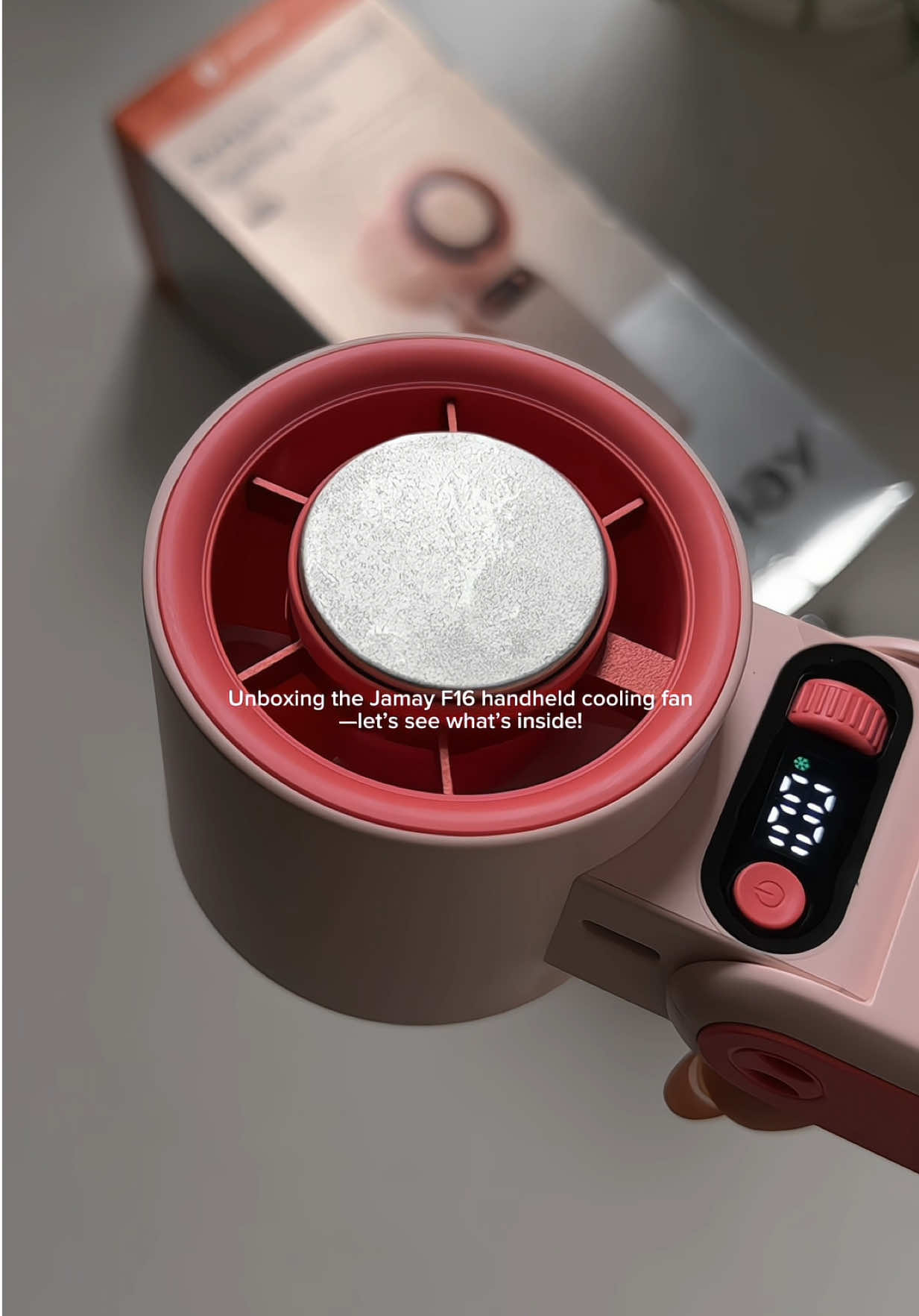 17 hours of cooling? Yes, please! 🔋 #jamayfan #portablefan #turbofan #coolingfan #foryoupage 