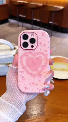 Vỏ điện thoại hình trái tim nơ hoa, dùng được cho iPhone và Android, kèm dây đeo tay.