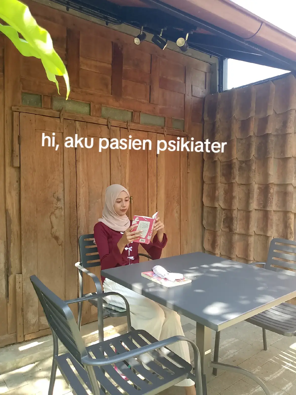 bipolar bukan sekadar sedih lalu bahagia kadang aku bisa tertawa keras, tapi di detik berikutnya tenggelam dalam sepi, semua ini nyata, dan aku masih berusaha menerima diriku dengan segala naik turunnya. #bipolardisorder #bipolarfighter #mentalillness #mentalhealthmatters 