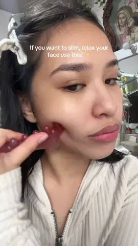 Nakaka relax tlga gamiten 😩🫶🏻 #guasha #guashatutorial #guashacomb #slimyourface #skincareroutine 