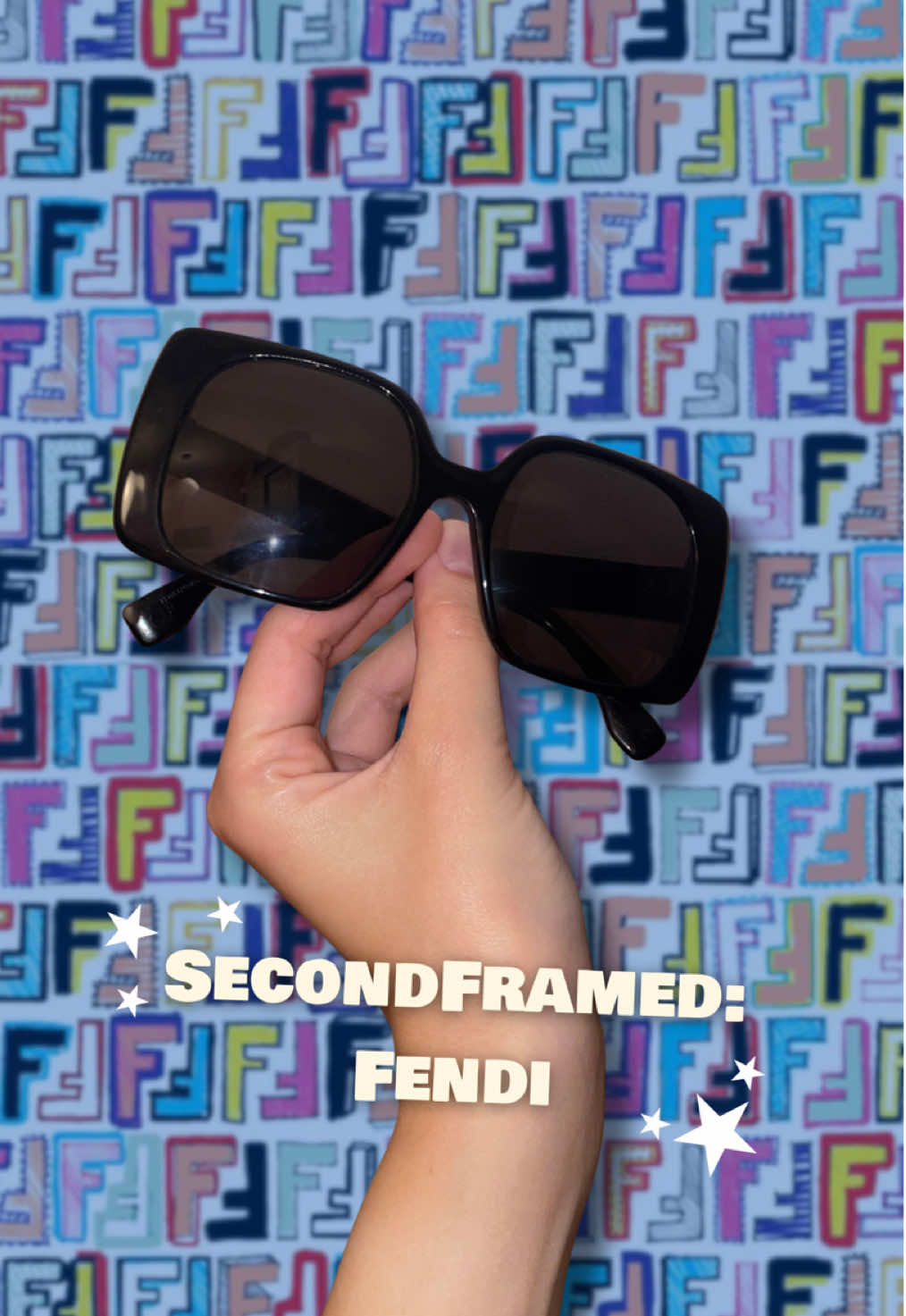🪛 SecondFramed: Fendi nie przeciwsłoneczne z Vinted Dziewczyna na Vinted napisała, że znalazła je na plaży (patrząc na ich stan nie mam co do tego żadnych wątpliwości). Co musiałam zrobić, żeby dać im drugie życie? ► wykąpać w myjce ultradźwiękowej 🛁  ► rozkręcić i wypolerować wszytko osobno ► wyjąc stare soczewki (tego bałam się najbardziej) i wstawić w nie nowe - porysowanych soczewek się nie poleruje 🫡 Oceną zabawy: 8/10, bo w pewnym momencie polerowania już mi się zaczęło nudzić ☹️ W kolejce czeka już inne Before & After - Gucci z 2006 roku #okulary #vintedfinds #beforeafter 