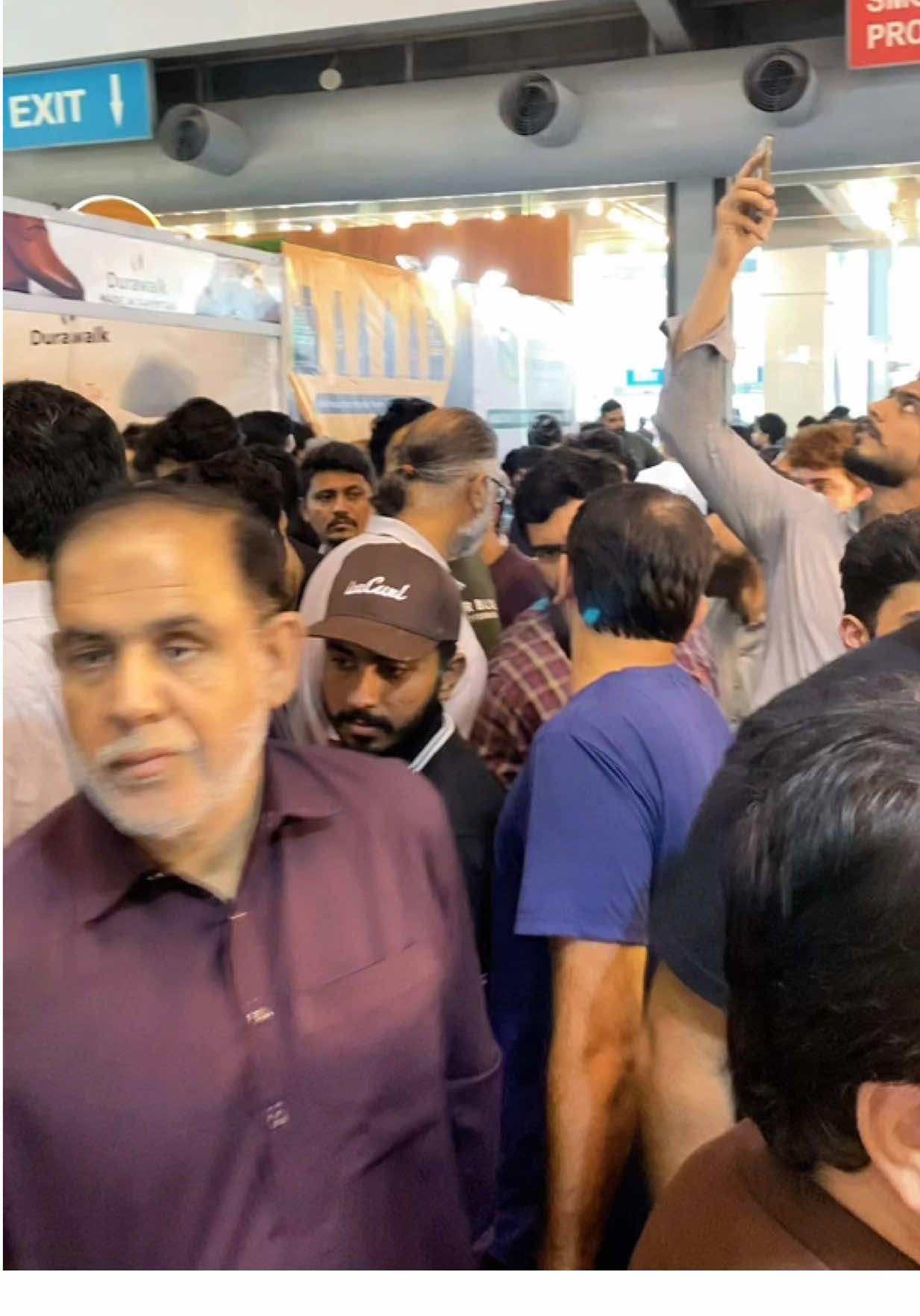 CHAICON DAY 2! @ChaiCon @𝗔𝗭𝗔𝗗 𝗖𝗛𝗔𝗜𝗪𝗔𝗟𝗔 @PyariWalls.pk  #foryou #fyp #emaanali #homedecor #chaicon 