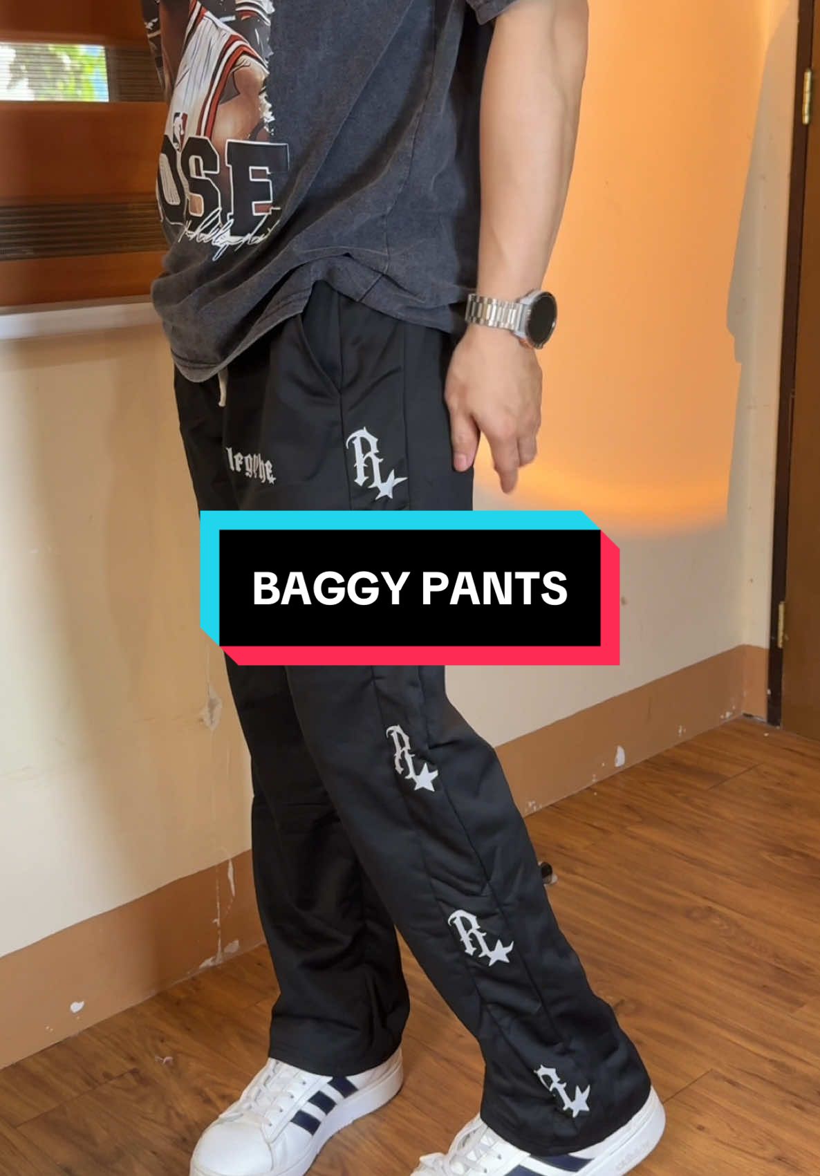 Hindi lang basta pants, kundi streetwear essentials! 🔥 #streetwear #baggypants #retrostyle 