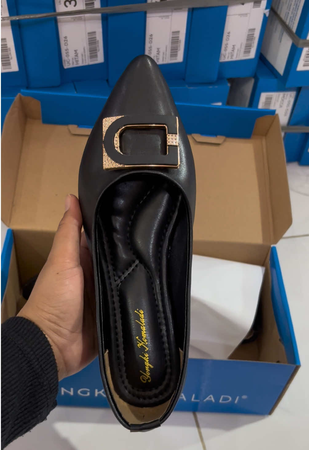 RESTOK GUYSS SIAPA CEPAT DIA DPT ! Bahan kulit sintetis lentur nyaman bgt di pakai WAJIB PUNYA ❤️‍🔥🫶🏻😍✨#sepatuwanita #rekomendasi #tiktokviraltrending #pejuangrupiah 