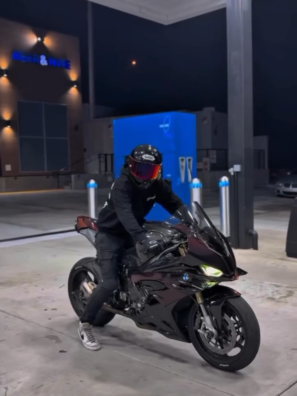 @al_wazer @bmw @al_wazer @al_wazer #bmw #motorcycle #How T Fake Tan Ur Face #h2r #humor 