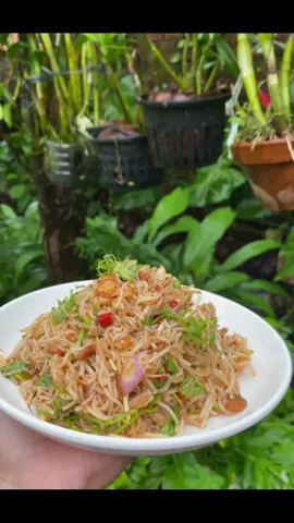 မနက်စာလက်ကျန်လေးနဲ့အစာပြေစားချင်သလိုသုပ်စားပလိုက်တာ ရှယ်ပွင့်ထွက်သွားတာပဲ🥵😋😋#မုန့်တီသုပ်#ဟင်းချက်ကြမယ်tiktokမှာ #cooking #fyp #foryoupage 