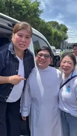 JESSICA SOHO AT FATHER FRANCIS, MULING NAGKITA SA GITNA NG MALAWAKANG KILOS-PROTESTA SA EDSA Si Father Francis na nakilala ni Jessica Soho sa Vatican noong Mayo 2025, nakita muli sa kilos-protesta laban korapsyon sa EDSA ngayong araw, Sept. 21. Matatandaang si Father Francis ang tumulong kay Jessica Soho na mapabasbasan ang souvenir na zuchetto nito sa bagong santo papa na si Pope Leo XIV.