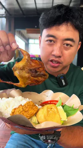 Nemuin di ancaran ada paketan 10k, masinya banyak ada Ikan, lele, ayam dan burung puyuh… 📍 buka jam 10.00 - 22.00 📍 depan bengkel hds ancaran atau samping jakcal holidays…