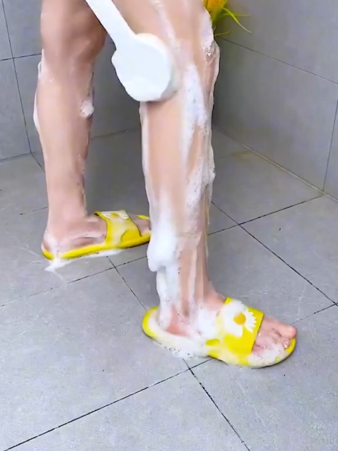 Bagaimana untuk membersihkan jerawat di belakang? Belajar daripada saya dan selesaikan dalam satu langkah! 🤯 #BerusMandi #Perkarayangbaikdisyorkan #HomeGoods #BathroomGoodies