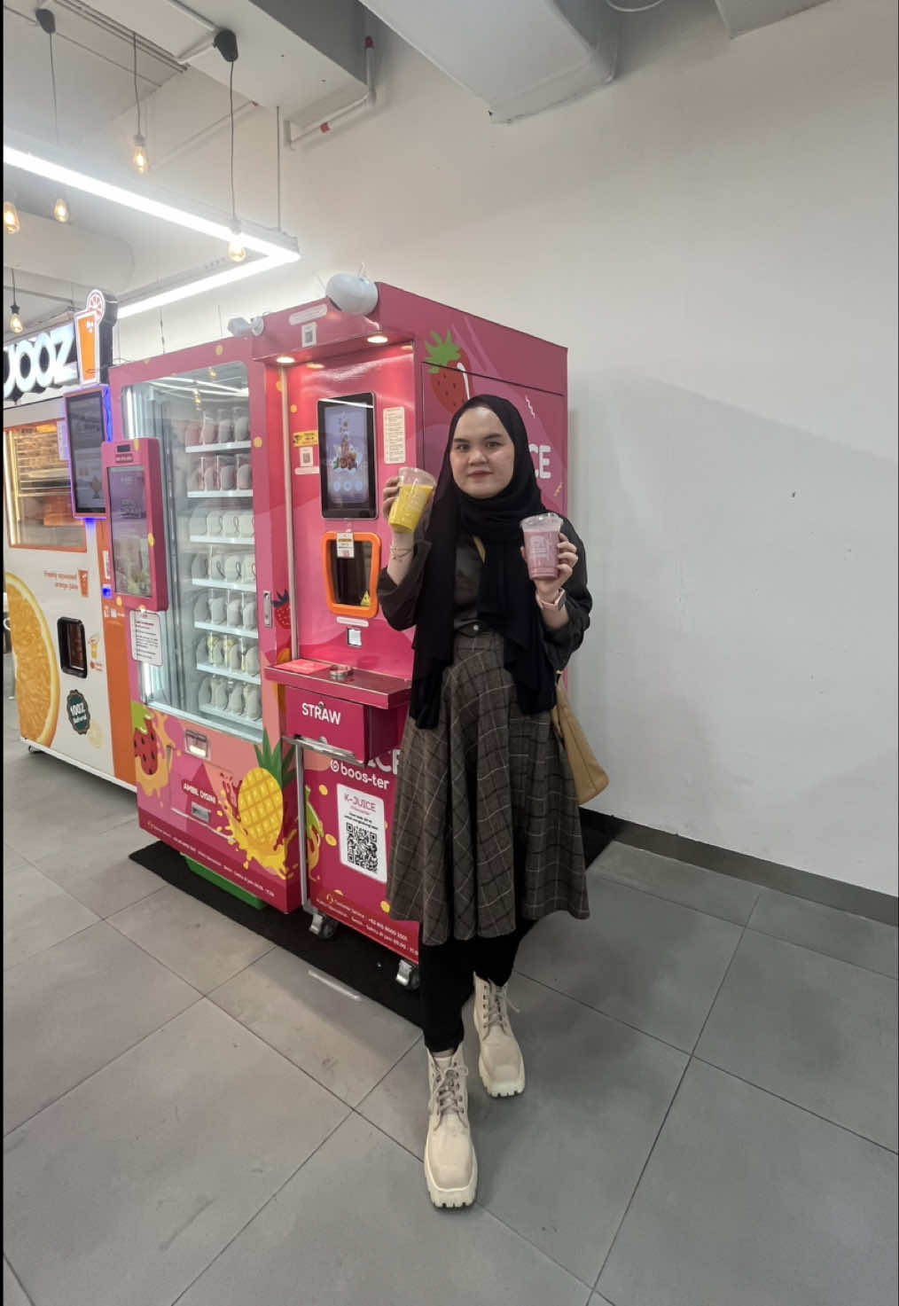abis gym di kuningan city paling enak sih beli jus yang udah pasti sehat di   @K-Juice Booster   #KjuiceBooster #VendingMachine #jktguide