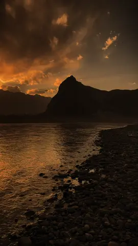 عجیب ہوتی ہے کچھ محبتیں نہ ملتی ہیں نہ ختم ہوتی ہیں🥹❤️‍🩹