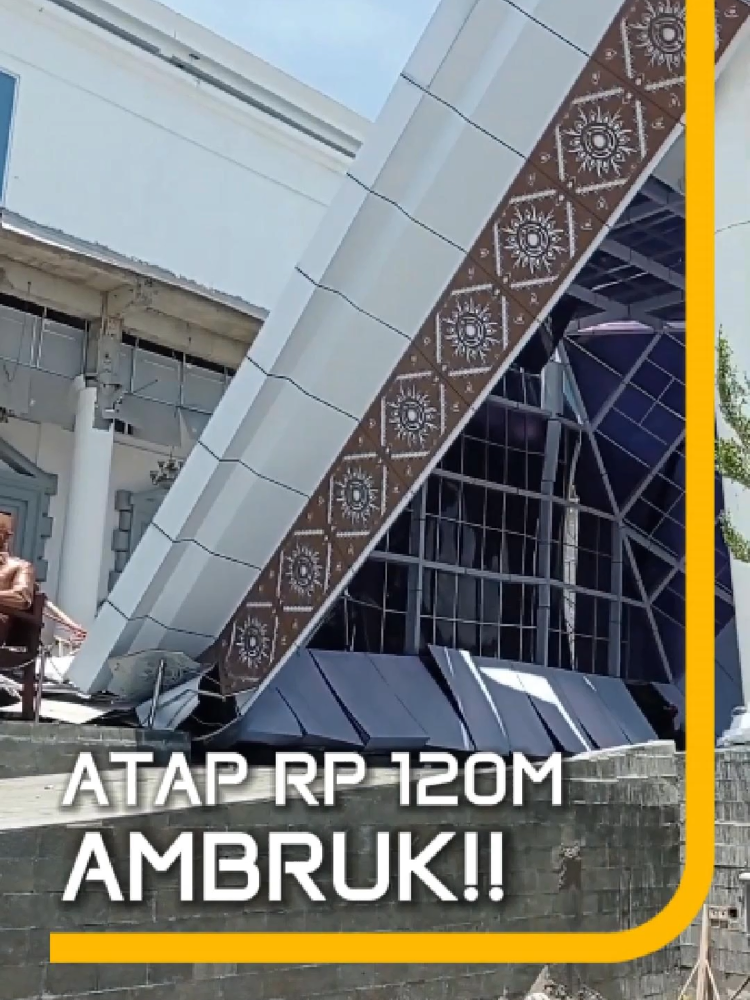 Mengejutkan! Atap Gedung KPT Senilai Rp120 Miliar Di Brebes Runtuh. #BeritaTerkini #Brebes #GedungAmbruk #KPTBrebes #KecelakaanBangunan