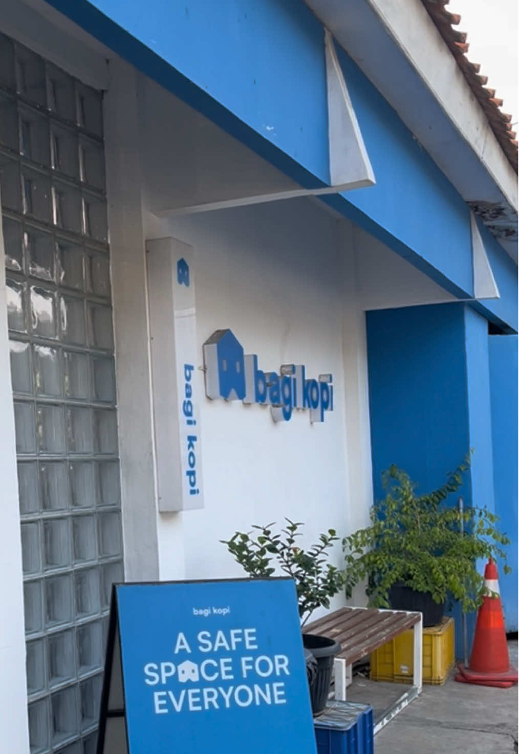 Holla guys ✨ Kali ini aku nyobain #bagikopi yang ada di #bagikopikalimalang  Info lokasi tertera yaa #cafekalimalang #cafemurah #rekomendasinongkrong 