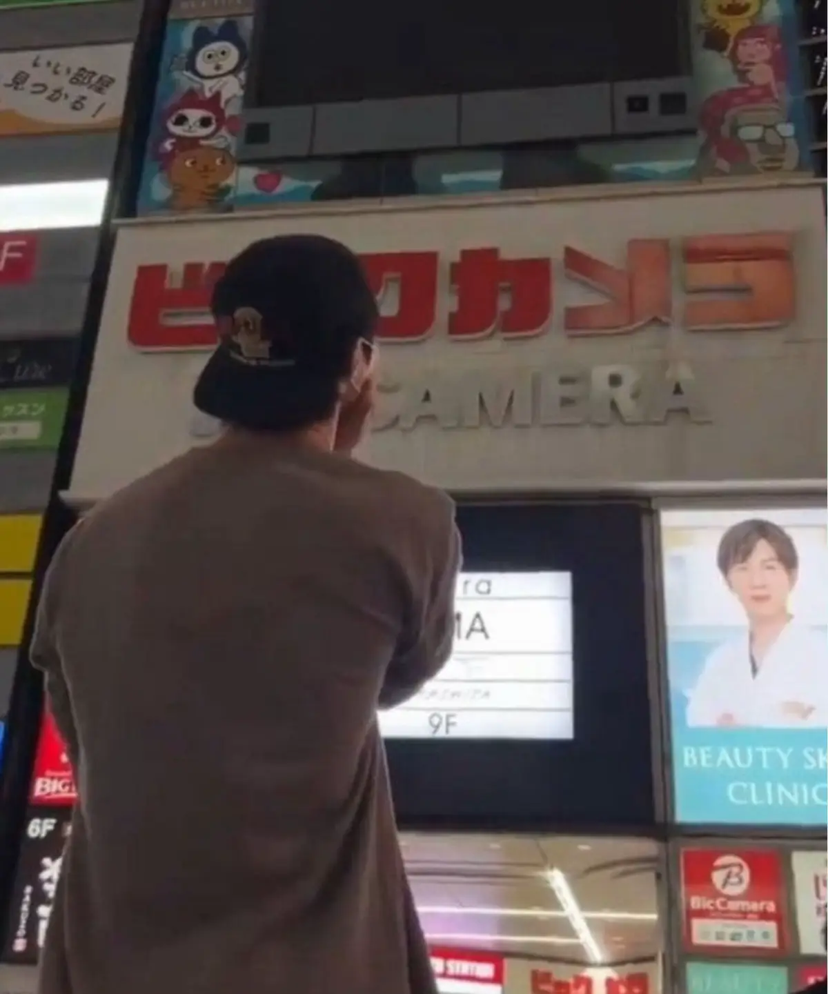 広くて大きい背中🥹💕 ウソク～♡って呼んだら振り向いてくれないかな🥹 #byeonwooseok #변우석 #ピョンウソク #邊佑錫 