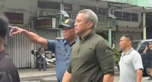 Bumisita si DILG Secretary Jonvic Remulla sa rally na ginaganap ngayon sa Mendiola.  Ito'y matapos maganap ang gulo sa pagitan ng mga kapulisan at ralyista.  Courtesy: Mari Ocampo, PRTV News #DZMMRadyoPatrol630