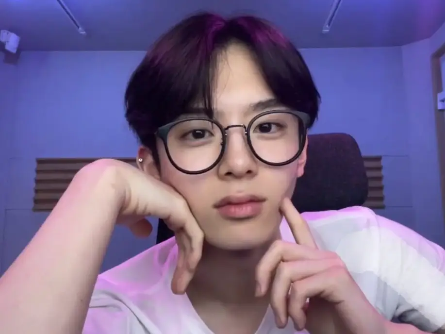 15살에 데뷔해서 7년차지만 아직 23살인 강민이!! 지금도 귀엽지만 데뷔 초창기때는 그냥 애기에오.....🥹🐶 #유강민 #보이즈2플래닛 #kangmin #유강민데뷔해라 #yookanmin 