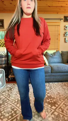 This crewneck is so cute for fall 😍 #crewneck #fallfreshness #crewnecks #sweaterweather #sweatshirt 