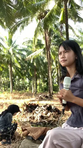 Sumpah gaya banget ujung2nya Niaa yg disuruh nyanyi 🤣