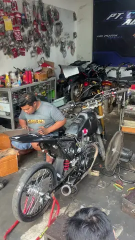 monggo seng pengen motore spek sakit hati dilayani masseh🔥,remap ecu std crf nggih dilayani,all honda nggih ready,minat dm mawon#supermotoherex #senangkencang #tulungagunghitss #3xoracing 