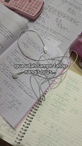 gamau tau pokonya harus 100🙂🙂 (headset nya buat denger big course❣️)#pts #matematika #stres #fyp #sunday 
