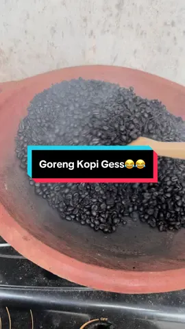 Gosong yaaa gosong ya maap namanya pertama kalinya ngerjain beginian🤣🤣🤣 #CapCut #kopi #gorengkopi #kopilampung #prosespembuatankopi 