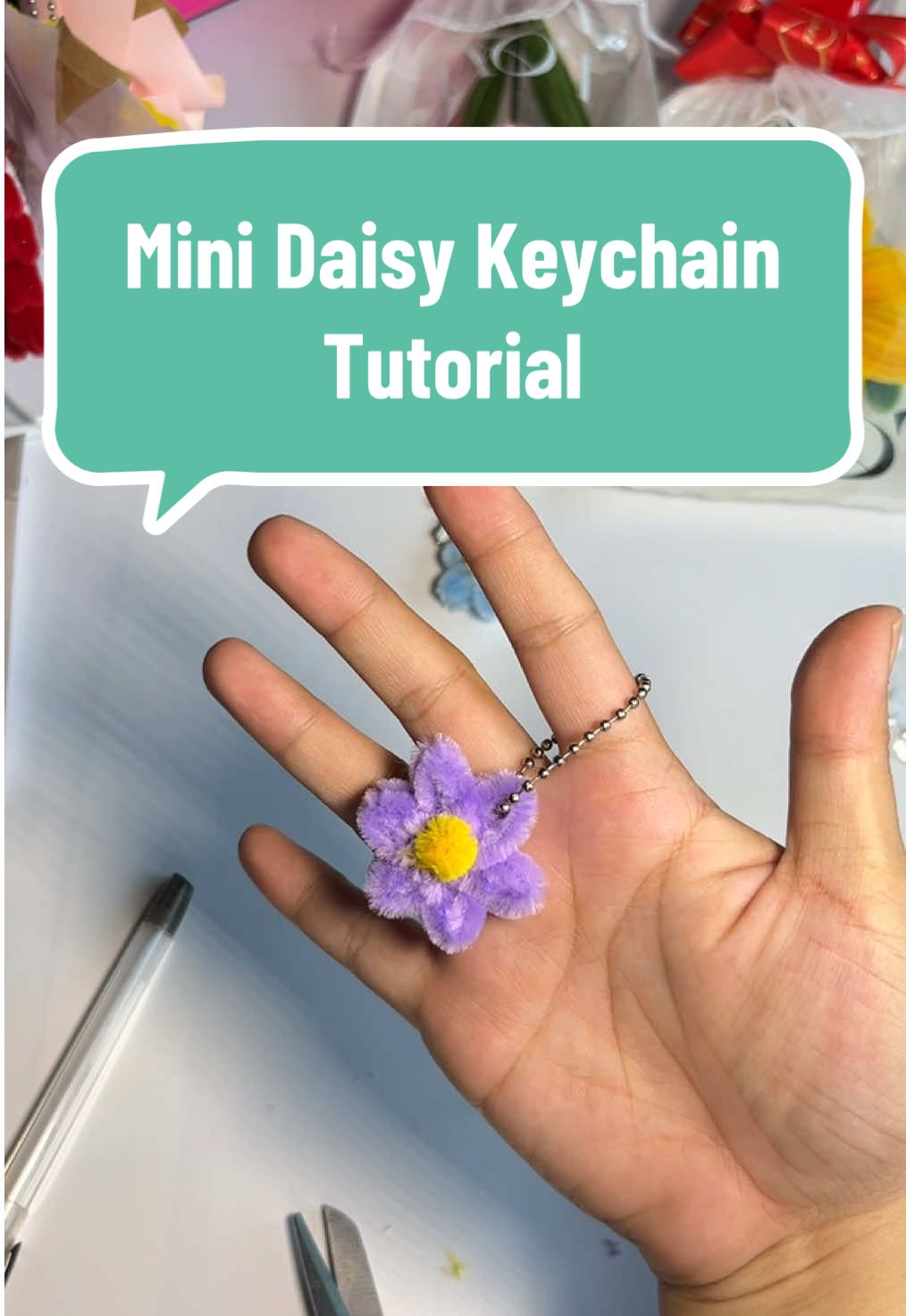 Mini Daisy Keychain Tutorial💜 Ito na mga mi ang mini daisy keychain! 🤗 Enjoy watching! ✨ #minidaisypipecleaner #minidaisy #keychain #fuzzywirekeychain #fyp 