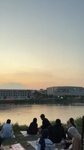 september s nya? semua siasia #nyore #banjirkanalbarat #semarangstory #foryoupage #sunset 