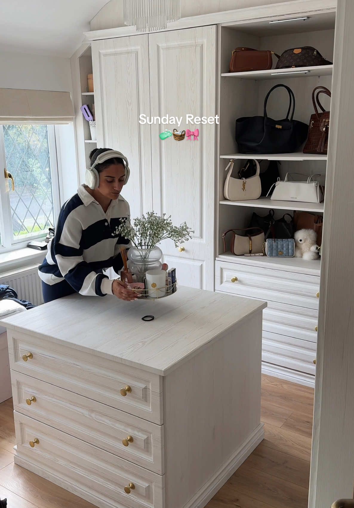 Happy Sunday reset!! (with a new kitten)🥹💕🧼🧺  #sundayreset #sundaycleaning #homereset #cleaningmotivation 