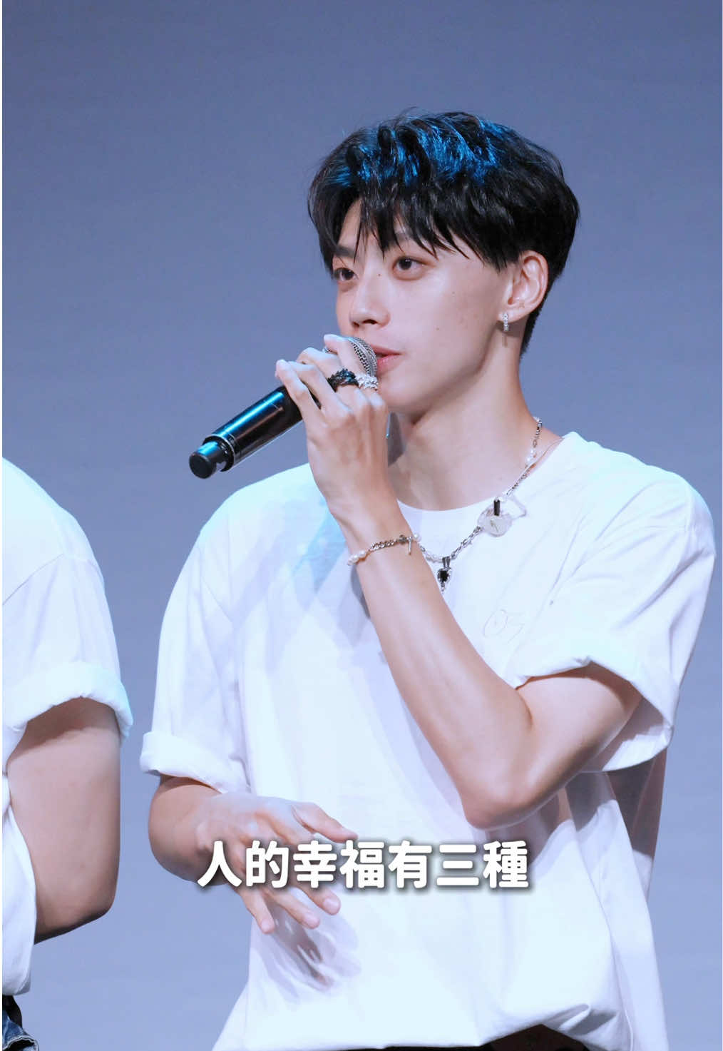 斯斯有三種，人的幸福也有三種，但我相信會在FANCON發表讀書心得的小偶像世間少有。@Ozone黃文廷 #Ozone #黃文廷 #FANCON #追星 #讀書 