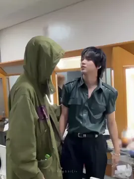 harusnya mereka bikin challenge, tapi jie bilang echan keliatan cape banget. jadi harus istirahat dulu, jie juga bilang kita harus dukung echan! 🥹🫂 #haechan #jisung #jihyuck 