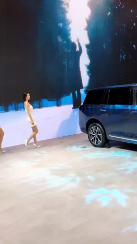 She was at the auto show, 2025 Chengdu Auto Show #autoshowsite #carmodel #catwalk #goodfigure @Cheng Er (9.15 Birthday Celebration) @Cheng Er Studio 