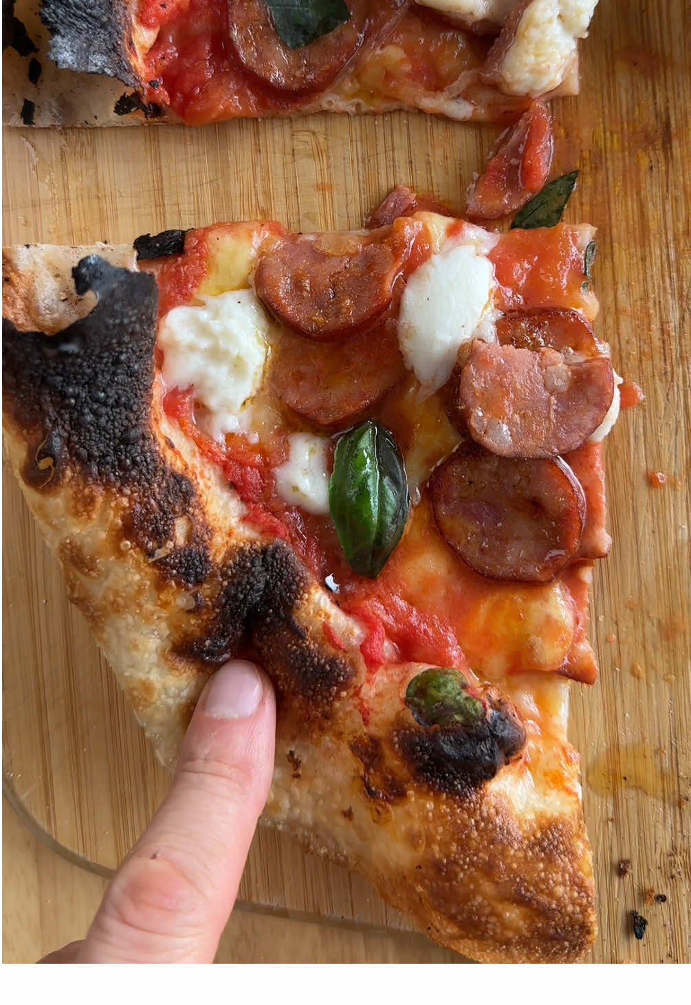 Sound ON! 🔊 Perfectly baked in the Ooni Volt 12! ⚡️ 🍕 Ingredients: 🔘 Fresh Mozzarella 🔘 Tomato Sauce 🔘 Chorizo 🔘 Extra Virgin Olive Oil 🔘 Fresh Basil #pizza #perfect #sound #asmr #food 