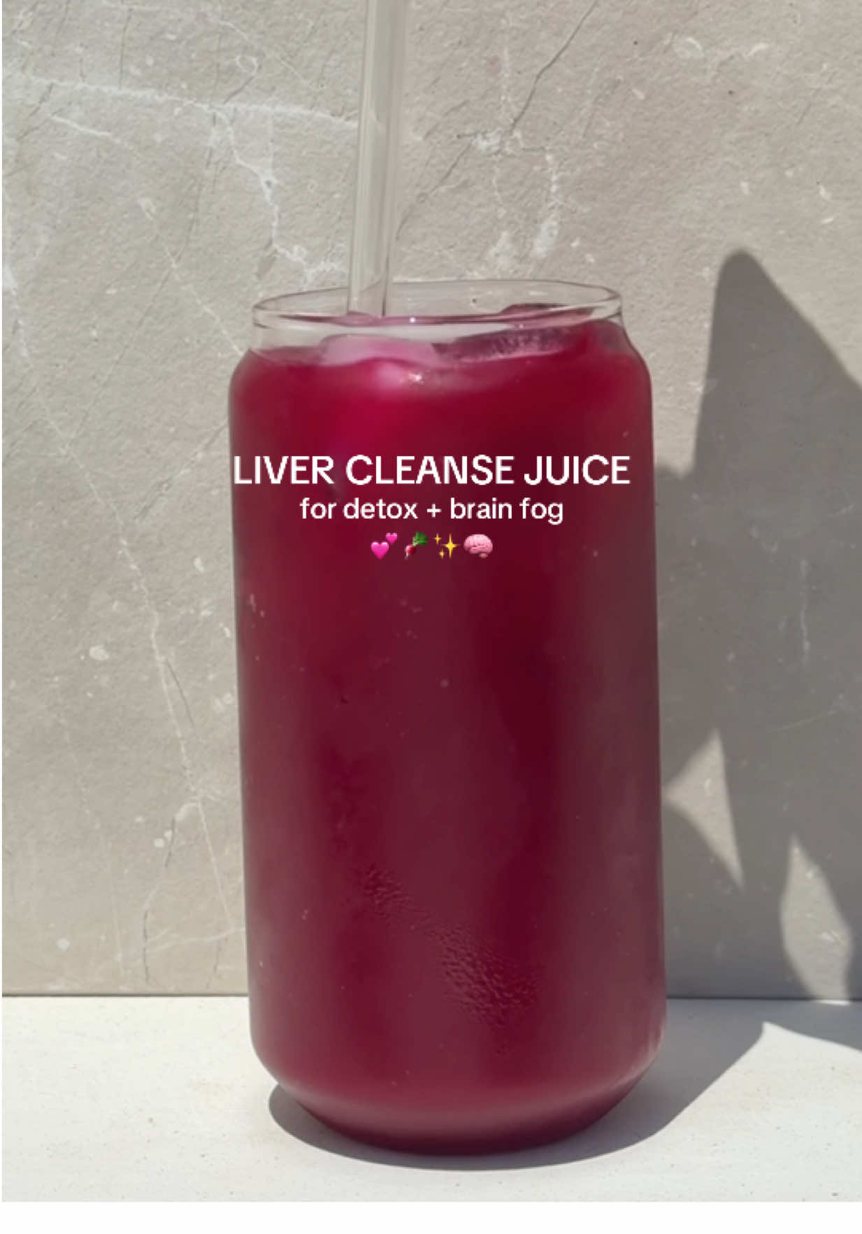 feeling tired all the time? maybe you need a gentle liver cleanse💕 ✨ 2 limes  🍍 ½ pineapple 🥕 3 carrots 🍏 1 green apple 🍎 1 red apple 🫜 2 beets 🫚 fresh root of ginger (thumb-sized piece) 🧬 why this matters: oxidative stress happens when free radicals build up in the body, damaging cells. your liver, which works nonstop to filter toxins, is especially vulnerable.  over time, oxidative stress can weaken your liver, slow down detoxification, and even contribute to inflammation and disease. your liver is your body’s filter 💕 keep it strong!! ΣΥΝΤΑΓΗ: ✨ 2 λάιμ 🍍 ½ ανανάς 🥕 3 καρότα 🍏 1 πράσινο μήλο 🍎 1 κόκκινο μήλο 🫜 2 παντζάρια 🫚 φρέσκια ρίζα τζίντζερ (μέγεθος αντίχειρα) 🧬 γιατί έχει σημασία: Το οξειδωτικό στρες εμφανίζεται όταν οι ελεύθερες ρίζες συσσωρεύονται στο σώμα και βλάπτουν τα κύτταρα. Το συκώτι σου, που δουλεύει ασταμάτητα για να φιλτράρει τις τοξίνες, είναι ιδιαίτερα ευάλωτο. Με τον καιρό, το οξειδωτικό στρες μπορεί να αποδυναμώσει το συκώτι, να επιβραδύνει την αποτοξίνωση και να συμβάλει σε φλεγμονές και ασθένειες. Το συκώτι σου είναι το φίλτρο του σώματός σου 💕 κράτησέ το δυνατό!! αποχυμωτής @kuvings_greece κωδικός 🔗in bio✨ #livercleanse #beetjuice #detoxjuice #beetrootjuice #liversupport #healthyliver 