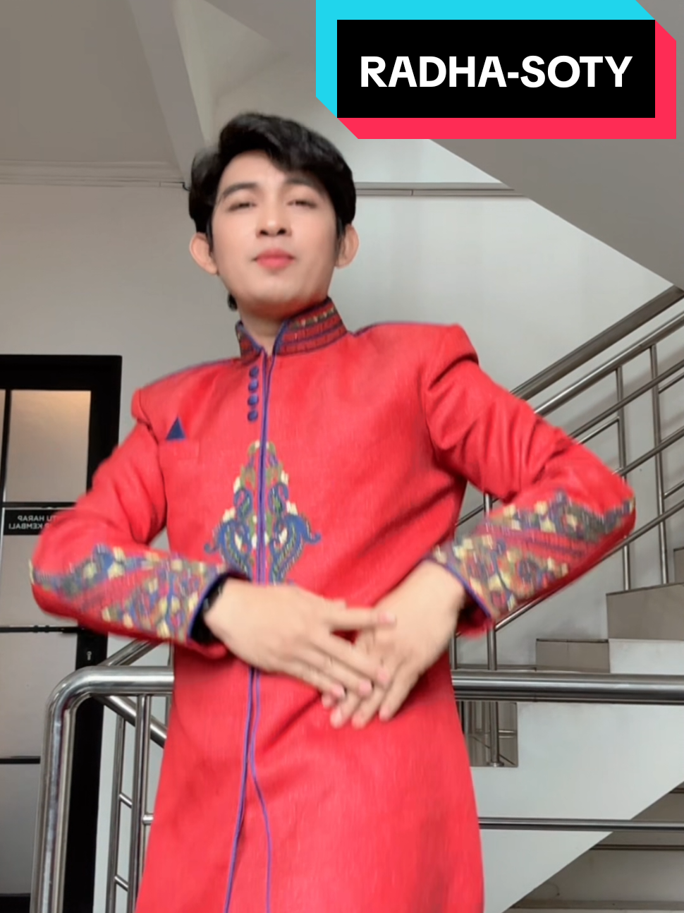 Yang Lewat @Sanjna Mukherjee 😜 Kurta by @sanjnagallery #radha #fyp #penariindia #trending #bollywoodsong 