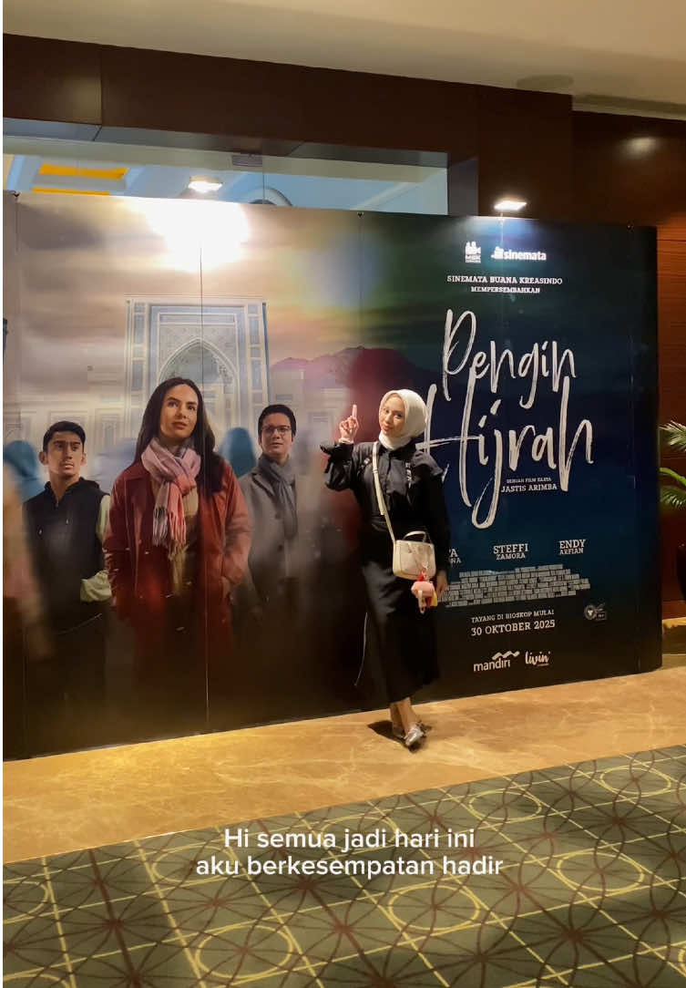 Sebuah kisah yang mengajarkan perjuangan, harapan, dan arti hijrah sebenarnya. Film Pengin Hijrah berhasil menghadirkan cerita yang begitu nyata dan menyentuh hati 🤍🌌  Akan tayang dibioskop tanggal 30 Oktober 2025❣️ Catat tanggalnya❣️ Eksekutif Produser : @bdylt71 @avess67 Produser : @arismudairawan @rendyisme Sutradara : @jastisarimba DOP : @bill_tristiandy Skenario: @endikkoeswoyo @bennisetiawan  @jastisarimba  @penginhijrah.film @multibuanakreasindo @sinemata_id #PenginHijrah #MBKProductions #Sinemata #AkuPenginHijrah 