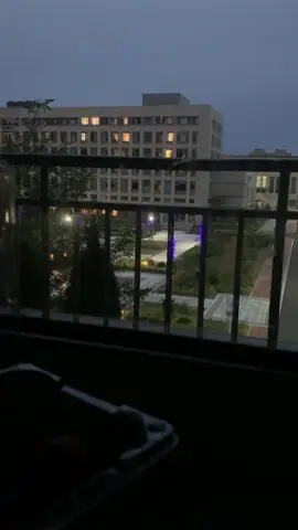 View cửa sổ phòng ktx của mình khi về đêm! #大连大外 #大连 #duhoctrungquoc🇨🇳 #canhdem 