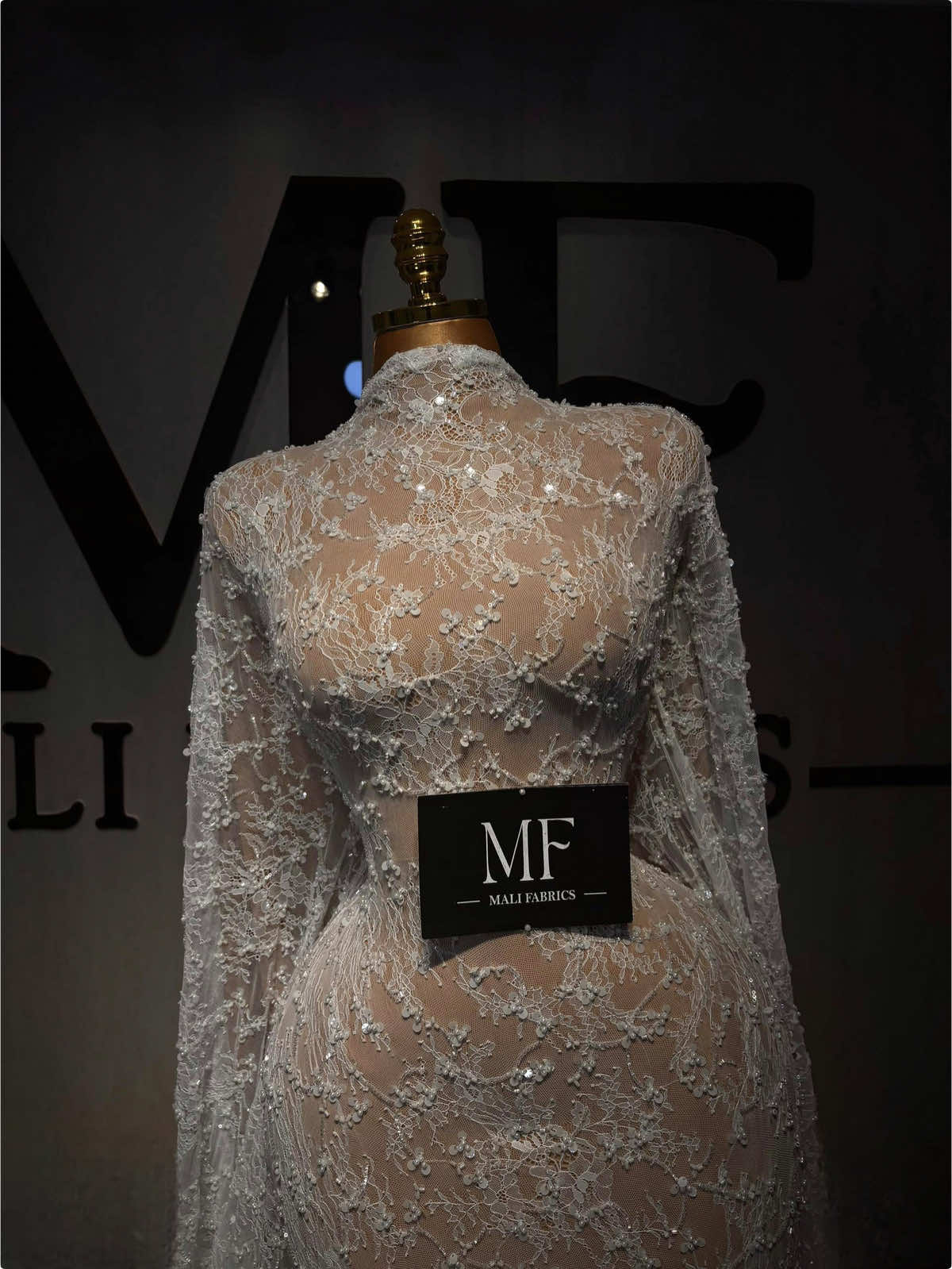 We only make the best for our brides’ 🤍 (Ceci n’est pas une robe). Contactez nous sur nos différentes plateformes pour tout amples renseignements. WhatsApp: +223 70 20 76 52  #malifabrics #malitiktok🇲🇱 #tissu #mariage #fyp 