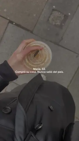 Grabado a fuego 🔥  Decidas lo que decidas, que sea tuyo. No por imposición, no por fluir, no por adaptarte al resto, no por miedo a decepcionar. Vive la vida como realmente quieres vivirla. No hay decisiones perfectas, solo caminos que se alinean con lo que sientes. Elegir siempre implica renunciar, pero solo tú puedes valorar lo que vale el precio. Solo tú. Y nadie más.  ⬇️⬇️⬇️ 🙋🏼‍♀️ Soy Bel, biotecnóloga que actualmente se está preparando una oposición para la AGE grupo A. En esta cuenta me dedico a compartir mis rutinas opositando y creando contenido en @opoartstudy Sígueme si quieres construir disciplina y una mentalidad enfocada en tus objetivos 📚🏋🏼‍♀️💯📈 #studytok #studymotivation #disciplina #productividad #oposiciones     
