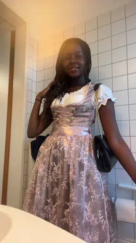Petite Bayerische Lady 🥨 🇩🇪#oktoberfest #Bayern 